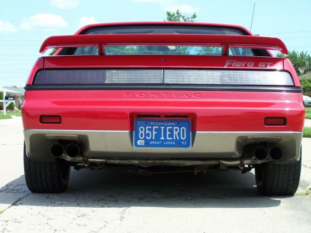 1985 Pontiac Fiero GT - photo 2