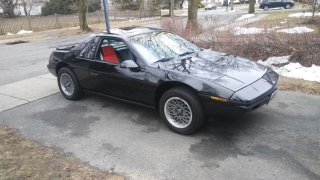 1985 Pontiac Fiero SE