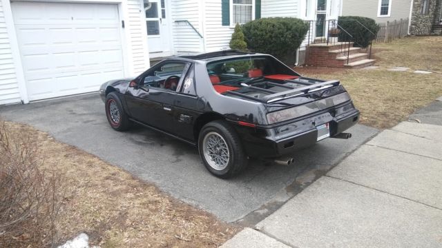 1985 Pontiac Fiero SE - photo 2