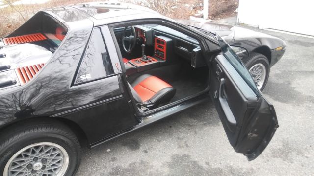 1985 Pontiac Fiero SE - photo 6