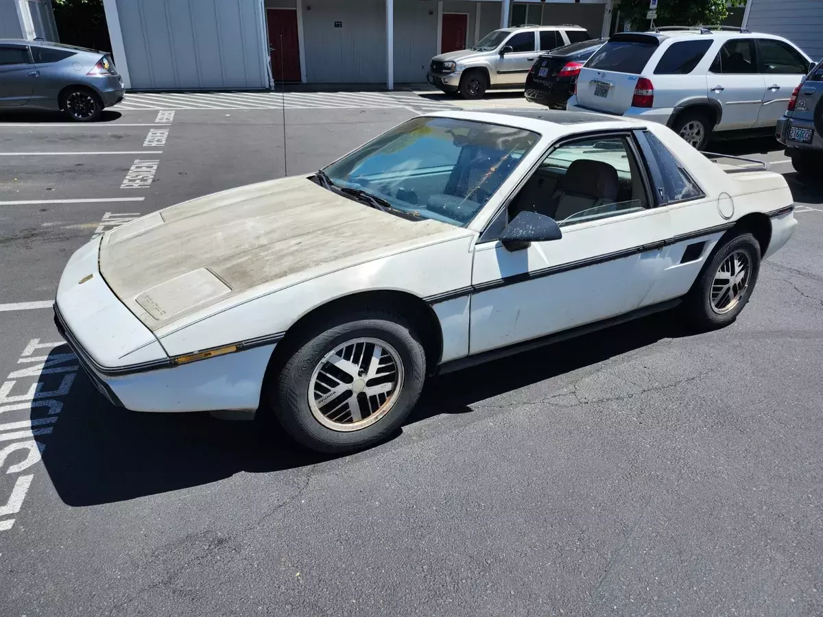 1985 Pontiac Fiero SE 88500K Miles White Coupe Iron Duke 5-speed 1985 Pontiac Fiero SE