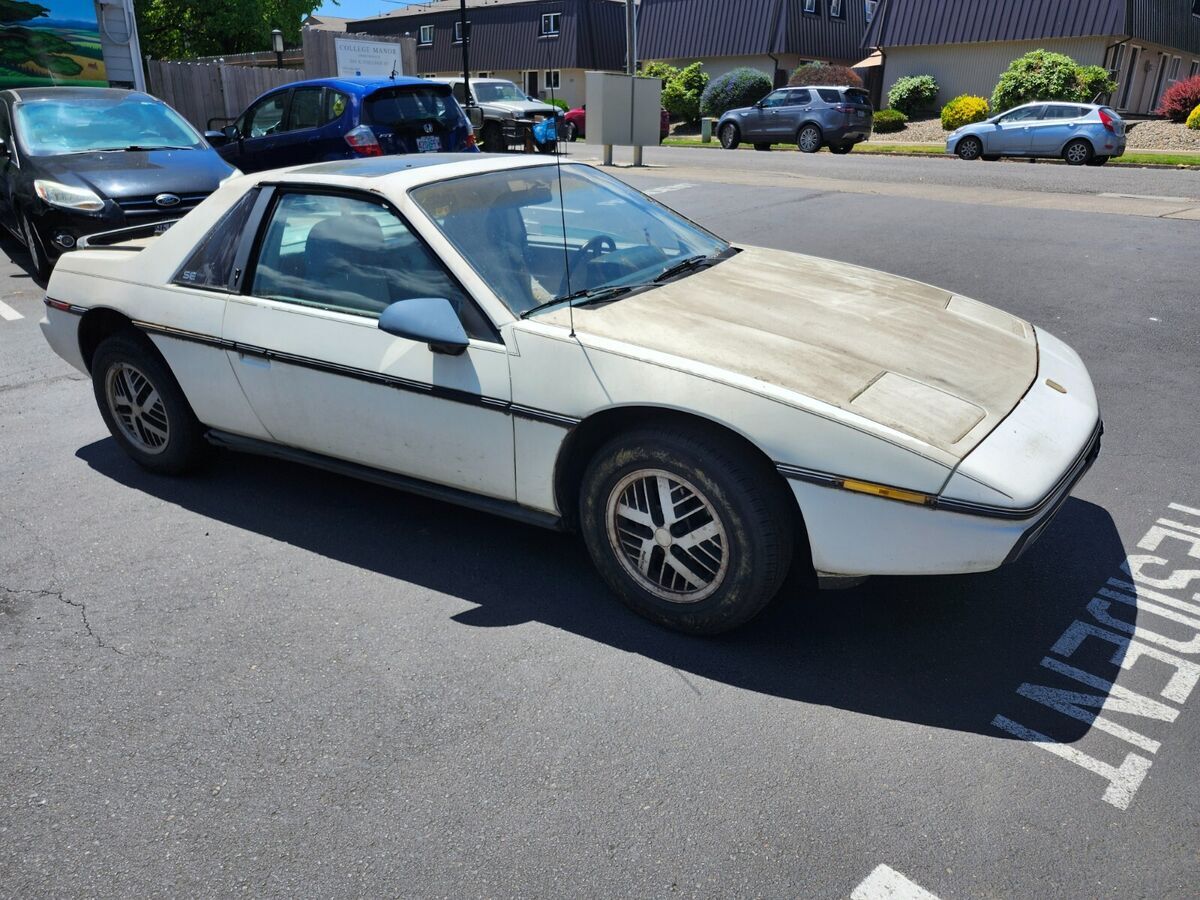 1985 Pontiac Fiero SE - photo 12