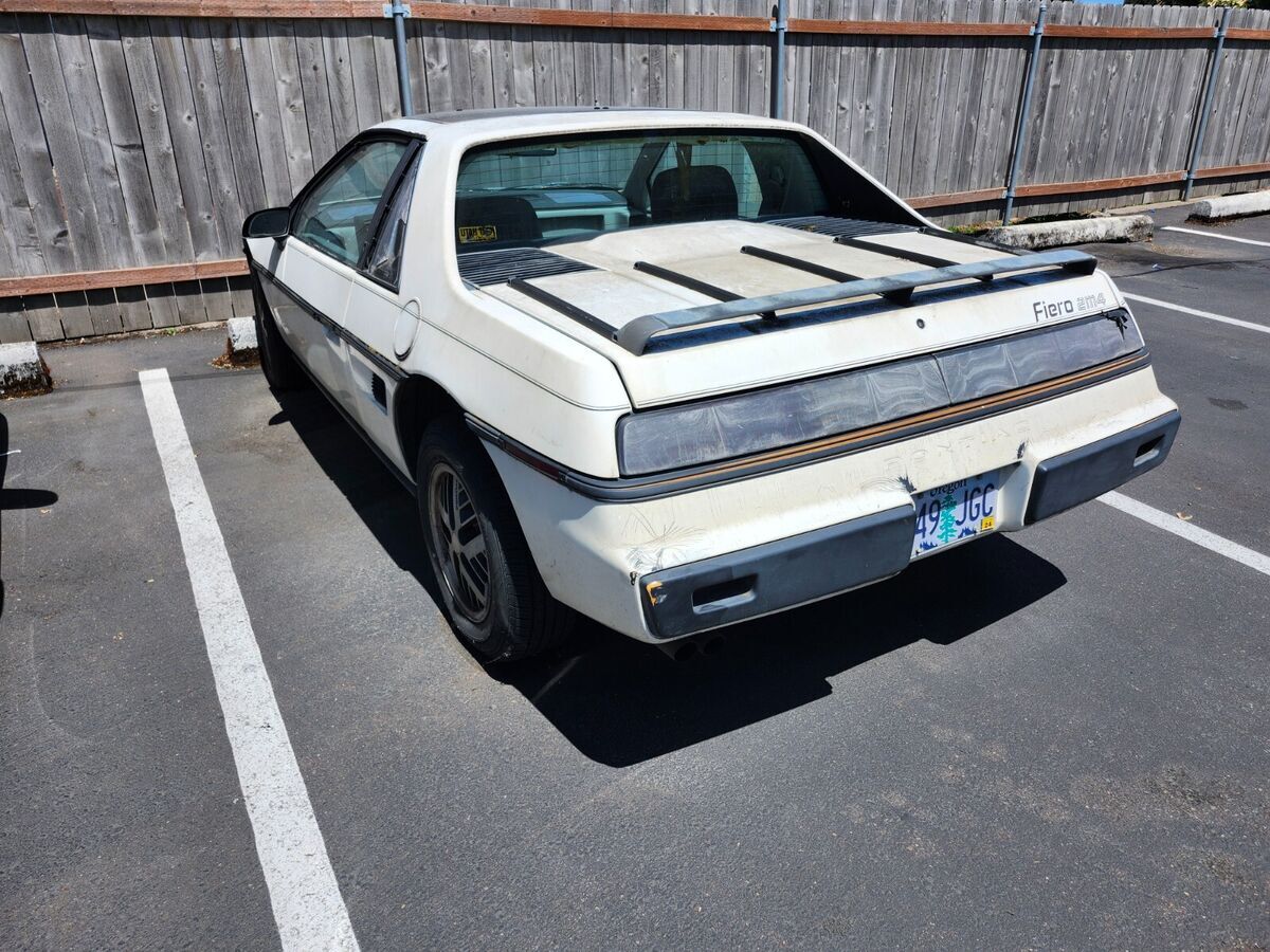 1985 Pontiac Fiero SE - photo 7