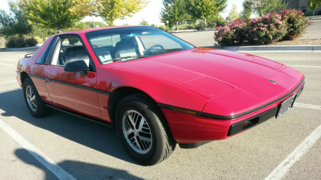 1985 Pontiac Fiero - photo 2