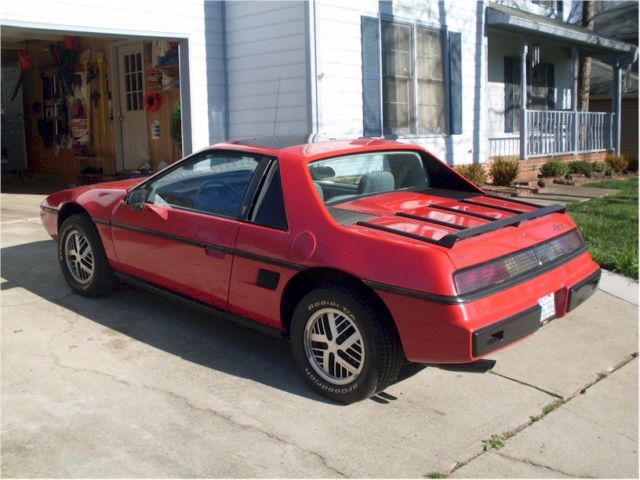 1985 Pontiac Fiero - photo 3