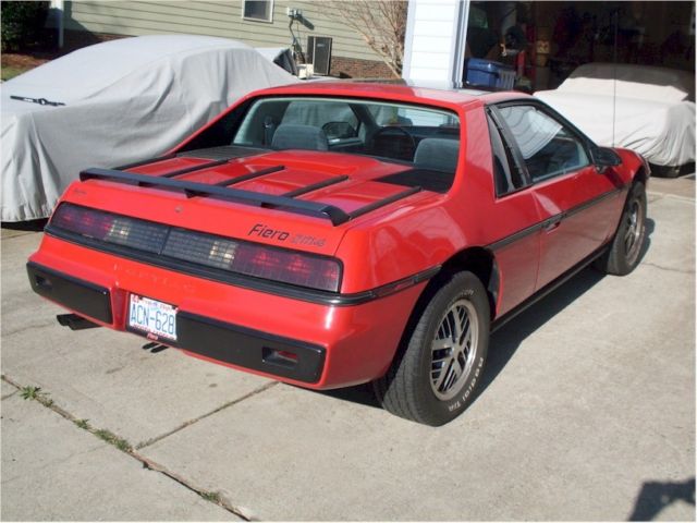 1985 Pontiac Fiero - photo 4
