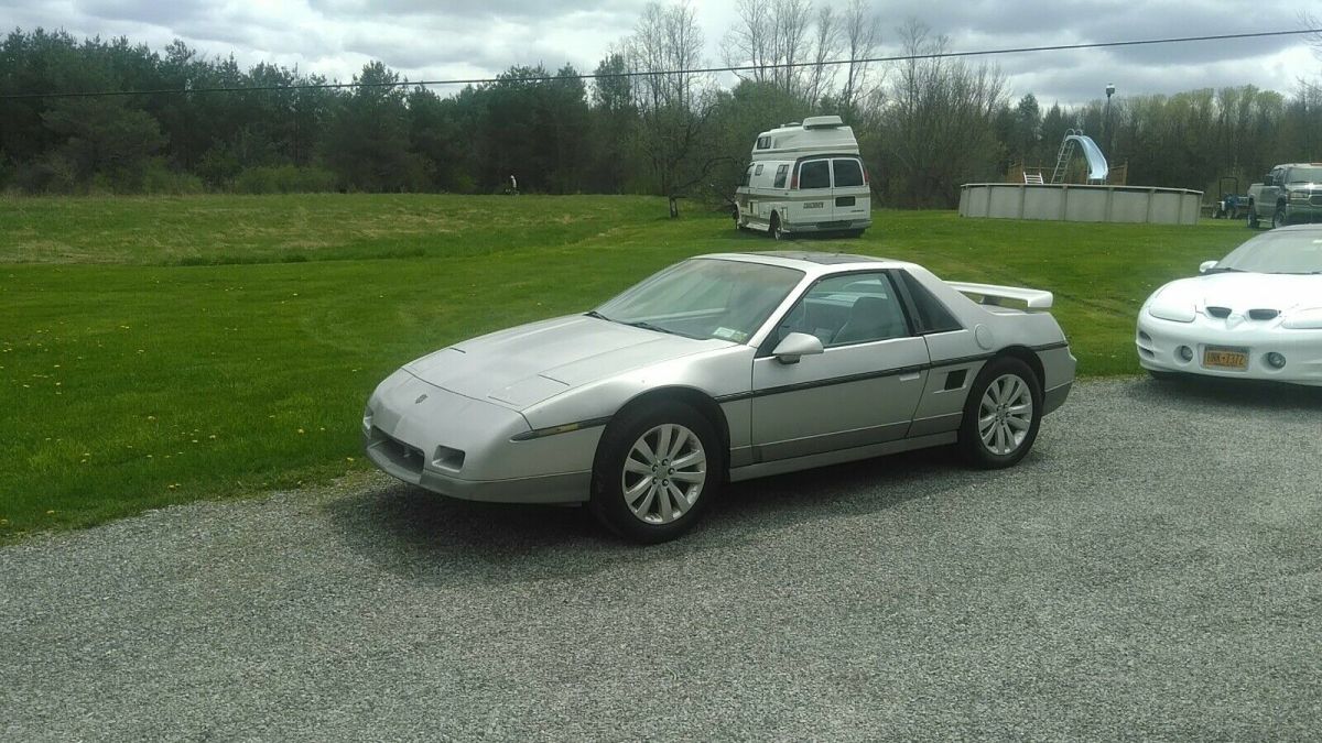 1985 Pontiac Fiero GT - photo 3