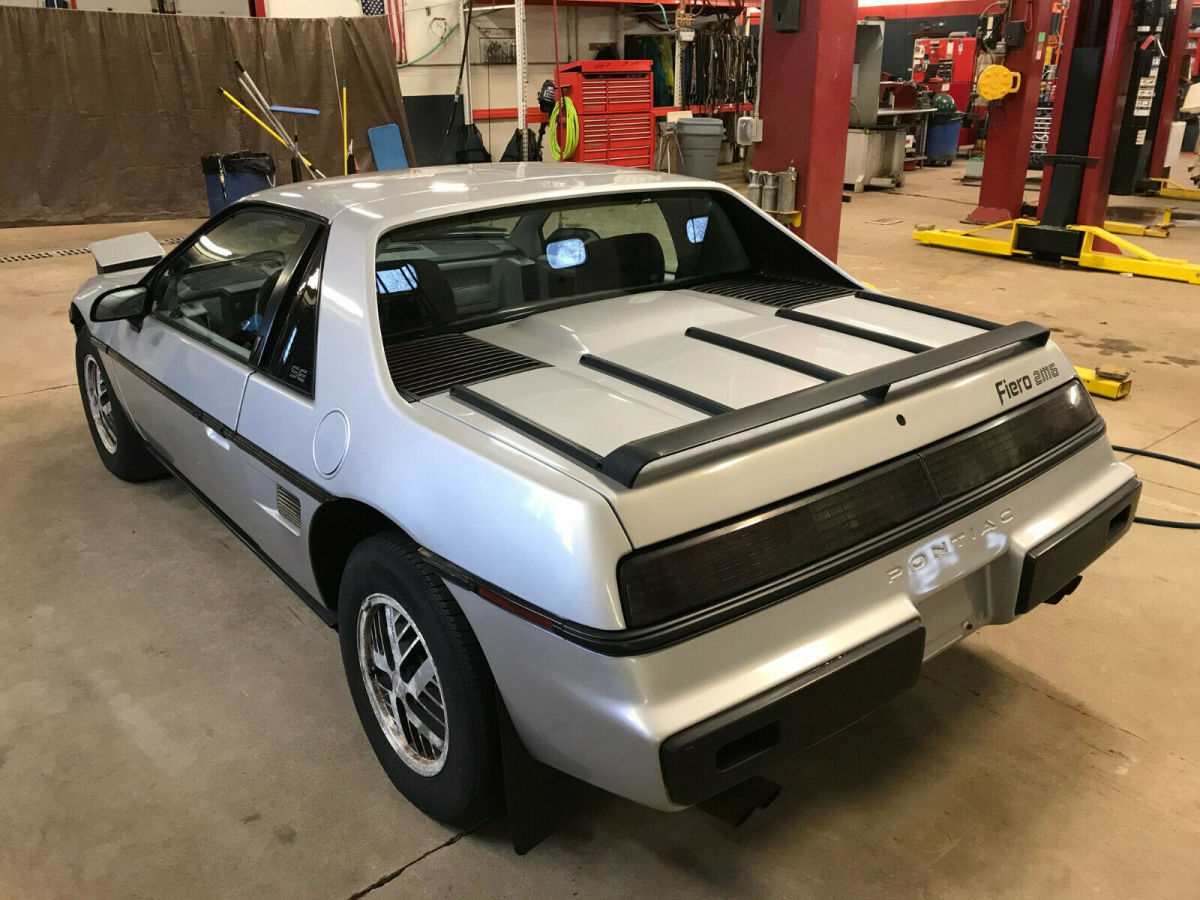 1985 Pontiac Fiero - photo 4