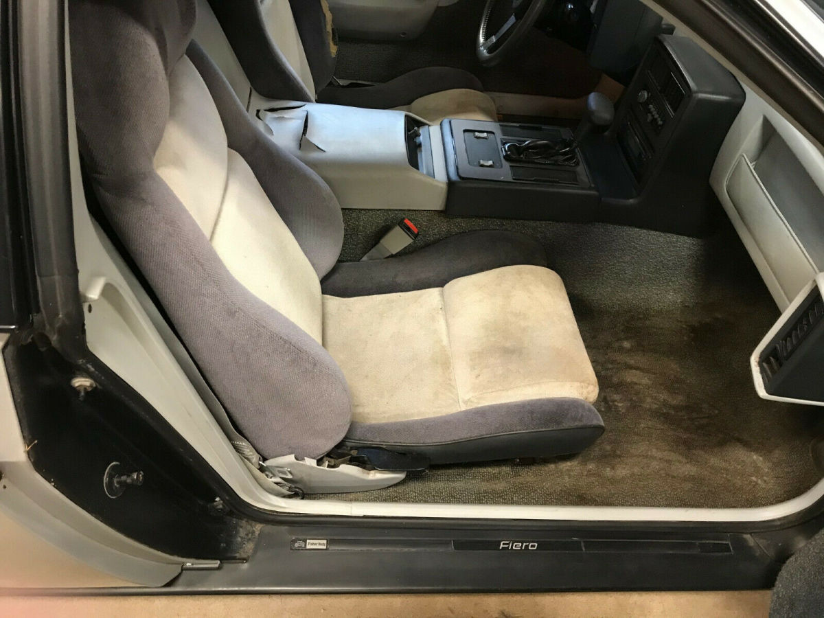 1985 Pontiac Fiero - photo 7