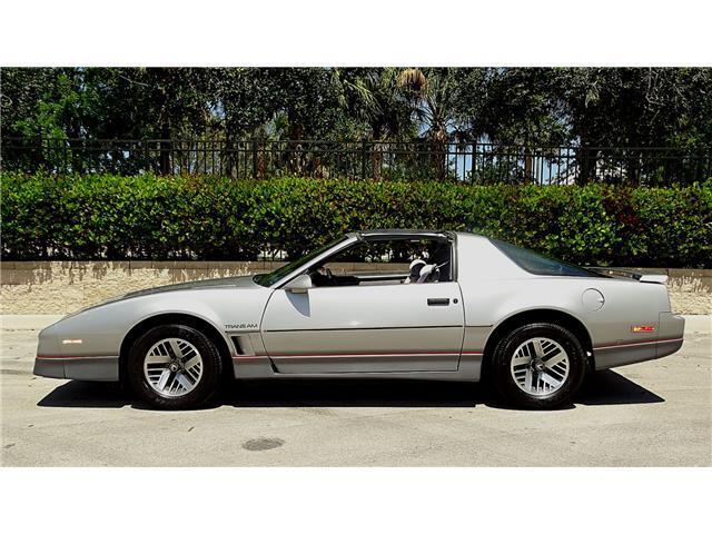 1985 Pontiac Trans Am LOW MILES - photo 2