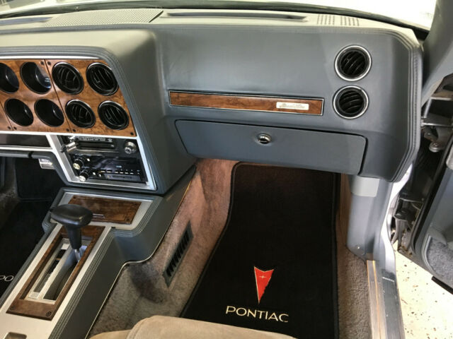 1985 Pontiac Grand Prix LE - photo 8