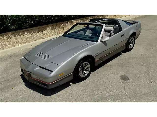 1985 Pontiac Trans Am LOW MILES - photo 4