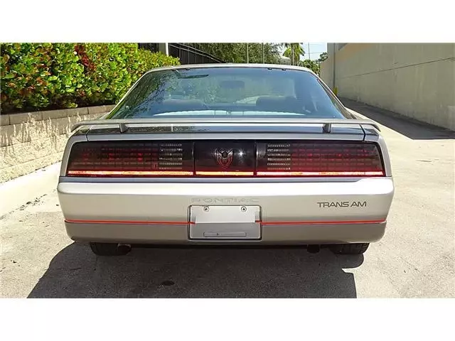 1985 Pontiac Trans Am LOW MILES - photo 9