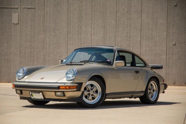 1985 Porsche 911 Carrera 2dr Coupe 3.2L H6 Manual 5-Speed Coupe White Gold Metal 1985 Porsche 911 Carrera 2dr Coupe