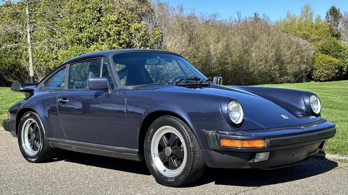 1985 Porsche 911 Carrera Sunroof Coupe 1985 Porsche Sunroof Coupe Coupe