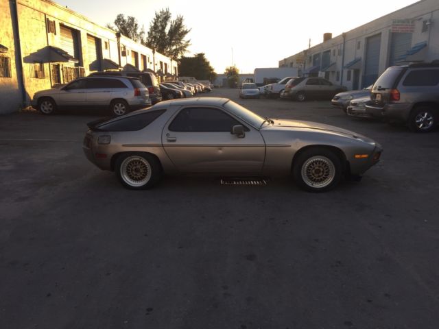 1985 Porsche 928 S - photo 2