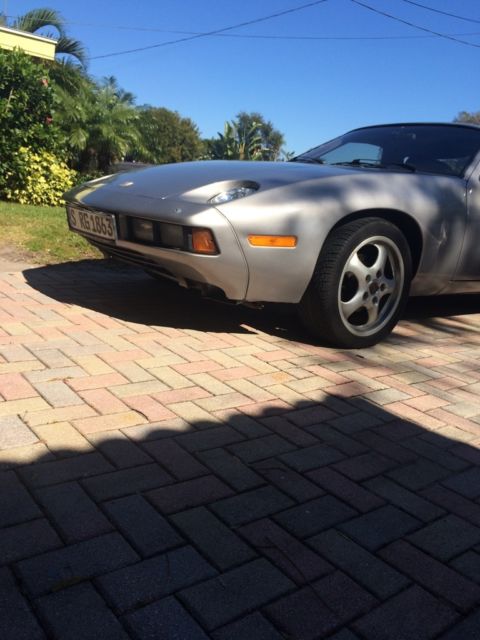 1985 Porsche 928S Automatic 1985 Porsche 928 S Coupe 2-Door