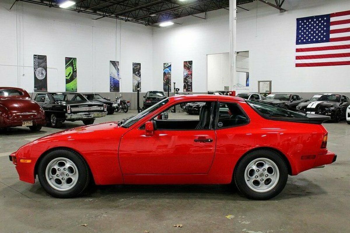 1985 Porsche 944 - photo 2