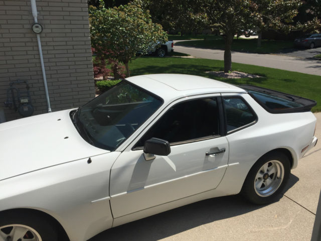 1985 Porsche 944 Base Coupe 2-Door 1985 Porsche 944