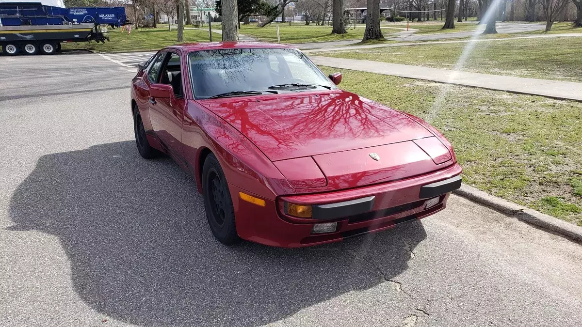 1985 Porsche 944 Coupe Red 1985 Porsche 944