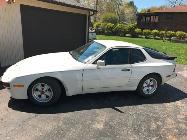 1985 Porsche 944 n/a 1985 Porsche 944