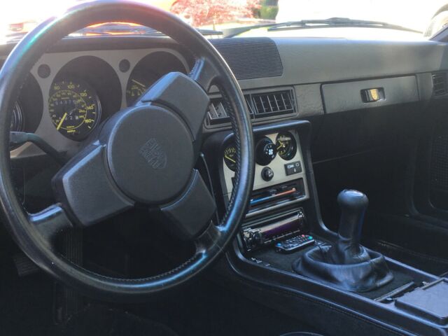 1985 Porsche 944 - photo 3