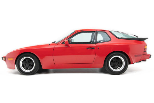 1985 Porsche 944 2dr Coupe 5-Spd - photo 2