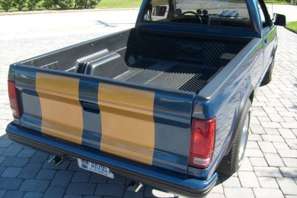 1985 Chevrolet S-10 pick up - photo 3