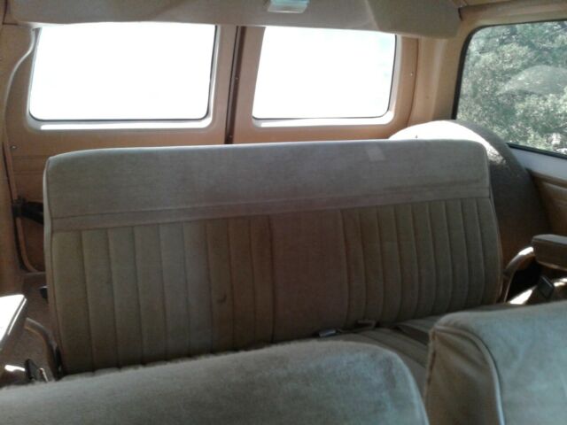 1985 GMC Suburban - photo 4