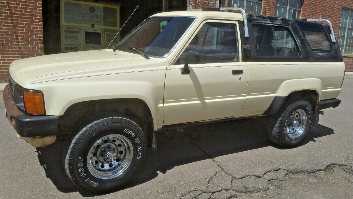 1985 Toyota 4Runner 22R-E, SR5 4x4 Solid Front Axle, 30,000 Miles, Garage Kept 1985 Toyota 4Runner 22R-E, 4x4, Solid Front Axle