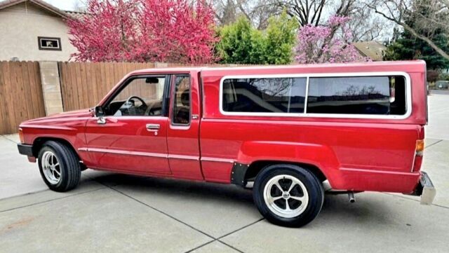 1985 Toyota 4Runner Pickup Red RWD Automatic XTRACAB SR5 1985 Toyota 4Runner XTRACAB SR5