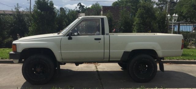 1985 TOYOTA 4X4 PICKUP TRUCK - HILUX 1984 1985 Toyota Other