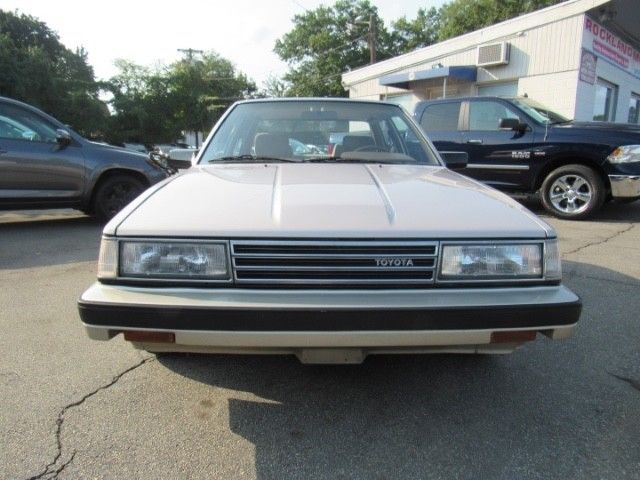 1985 Toyota Camry LE - photo 2