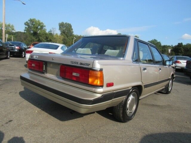 1985 Toyota Camry LE - photo 5