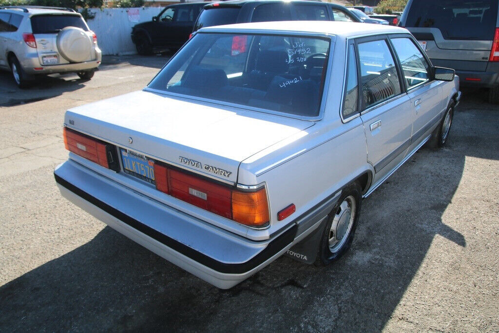 1985 Toyota Camry LE - photo 6