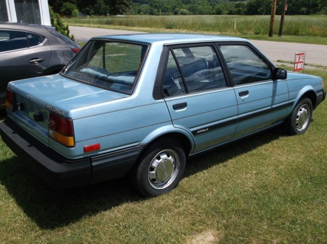 1985 Toyota Corolla - photo 2