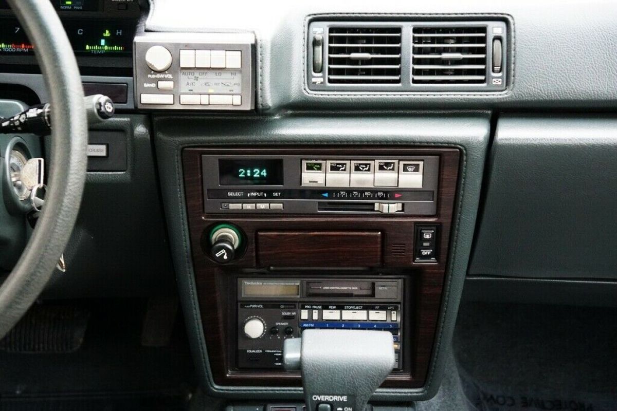 1985 Toyota Cressida 83K MILES SUPER CLEAN - photo 6