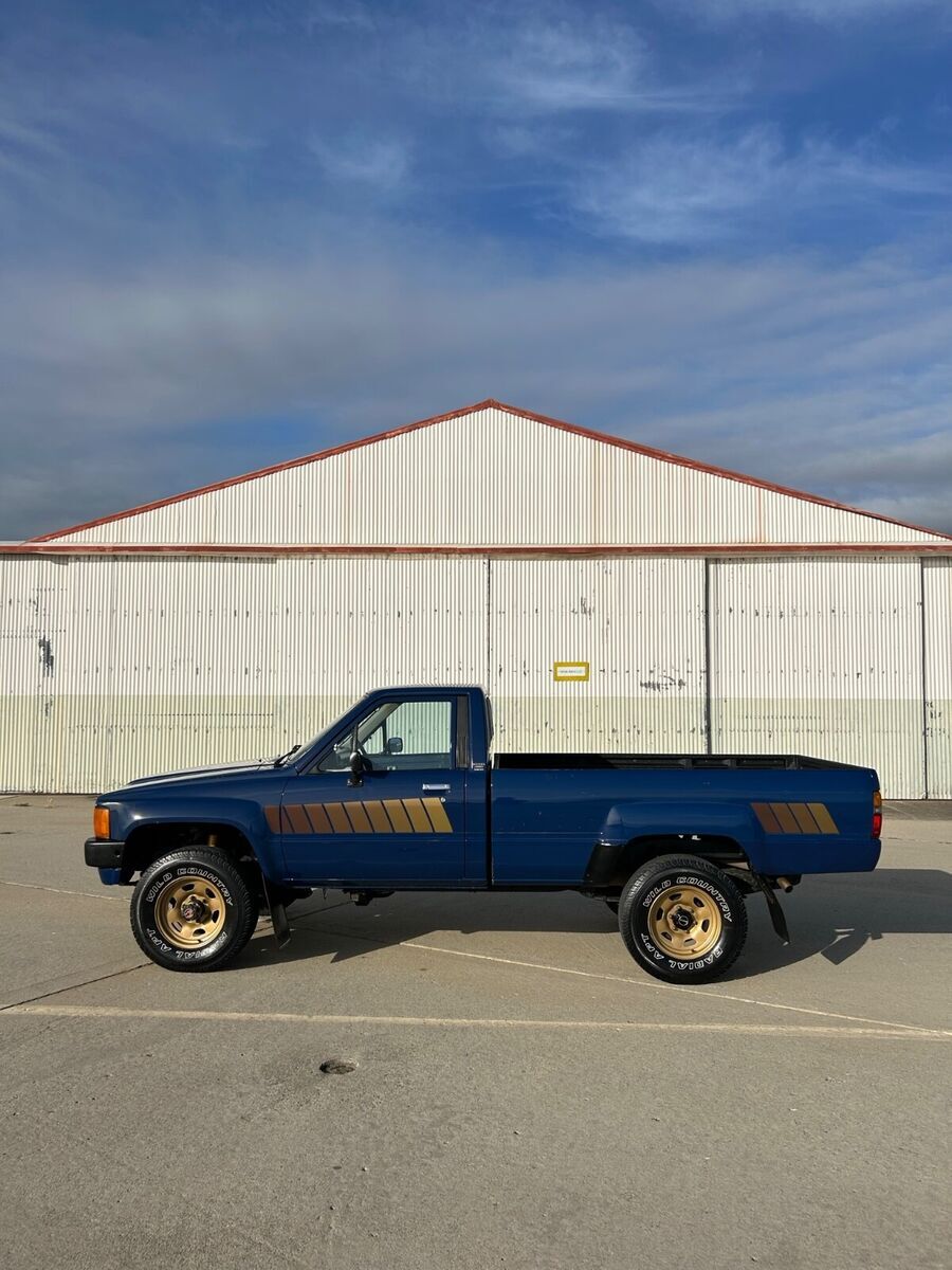 1985 Toyota Pickup - photo 2
