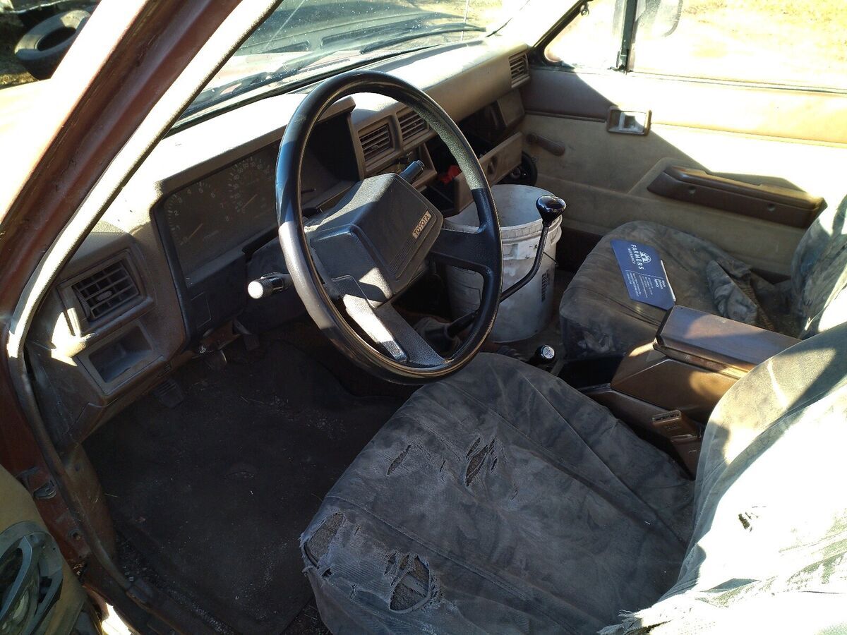 1985 Toyota Pickup XTRACAB RN66 SR5 - photo 10