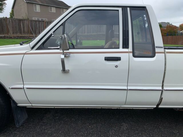 1985 Toyota Pickup DLX Xtra Cab 22r Low Miles 1-Owner Excellent Condition - photo 10