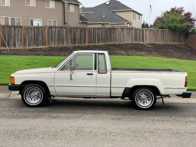 1985 Toyota Pickup DLX Xtra Cab 22r Low Miles 1-Owner Excellent Condition - photo 12
