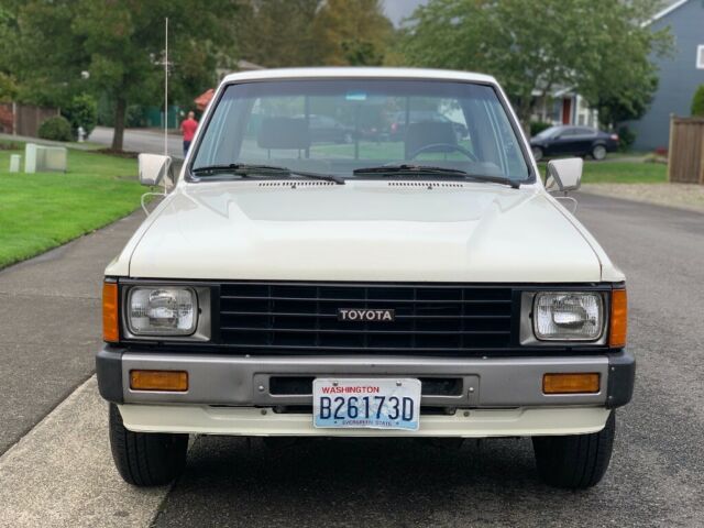 1985 Toyota Pickup DLX Xtra Cab 22r Low Miles 1-Owner Excellent Condition - photo 2