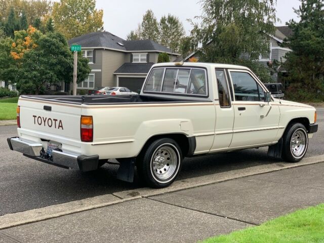 1985 Toyota Pickup DLX Xtra Cab 22r Low Miles 1-Owner Excellent Condition - photo 4