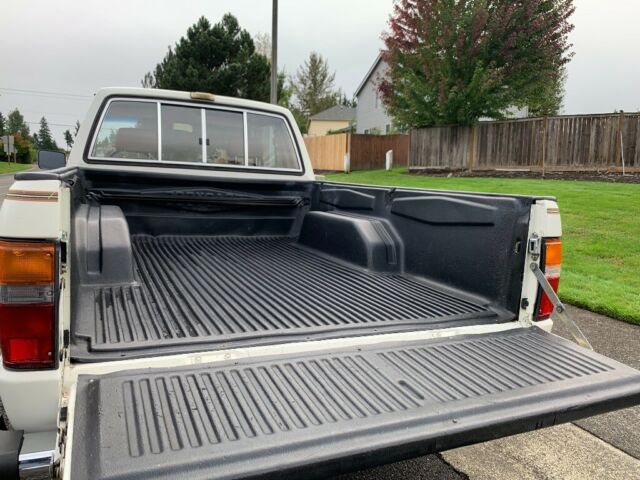 1985 Toyota Pickup DLX Xtra Cab 22r Low Miles 1-Owner Excellent Condition - photo 6