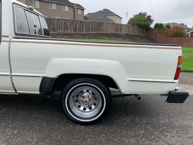 1985 Toyota Pickup DLX Xtra Cab 22r Low Miles 1-Owner Excellent Condition - photo 9