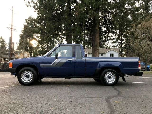 1985 Toyota Pickup 2wd King Cab 5-Speed 4Cyl 22RE Engine ONLY 111,599 Orig Miles 1985 Toyota Tacoma Deluxe
