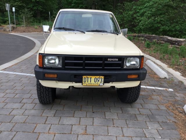 1985 Toyota Tacoma 1985 TOYOTA PICKUP 4X4 EXTRA CAB WITH ONLY 159,817 - photo 4