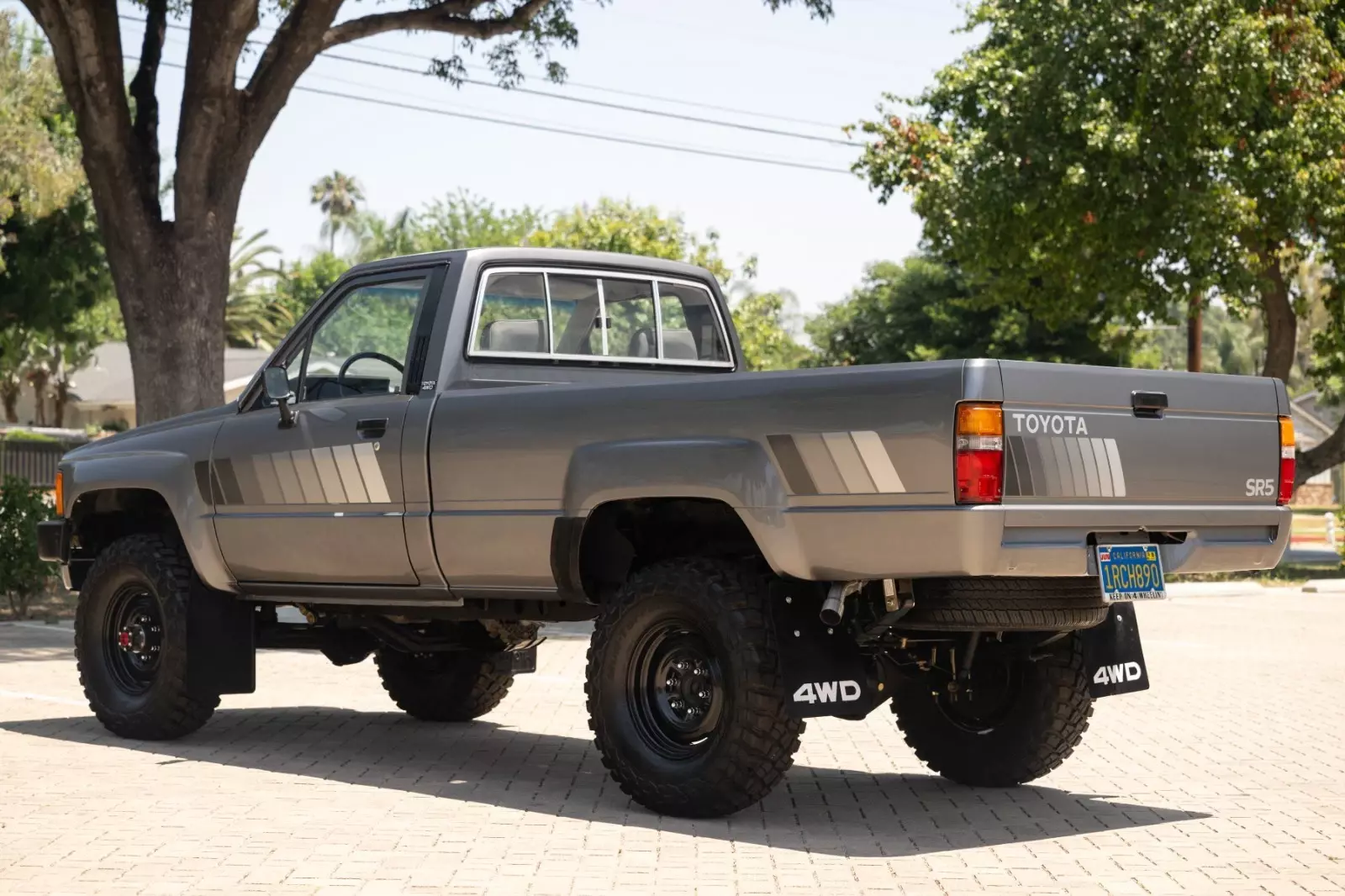 1985 Toyota Pickup Truck 22RE 4X4 Long Bed - photo 2