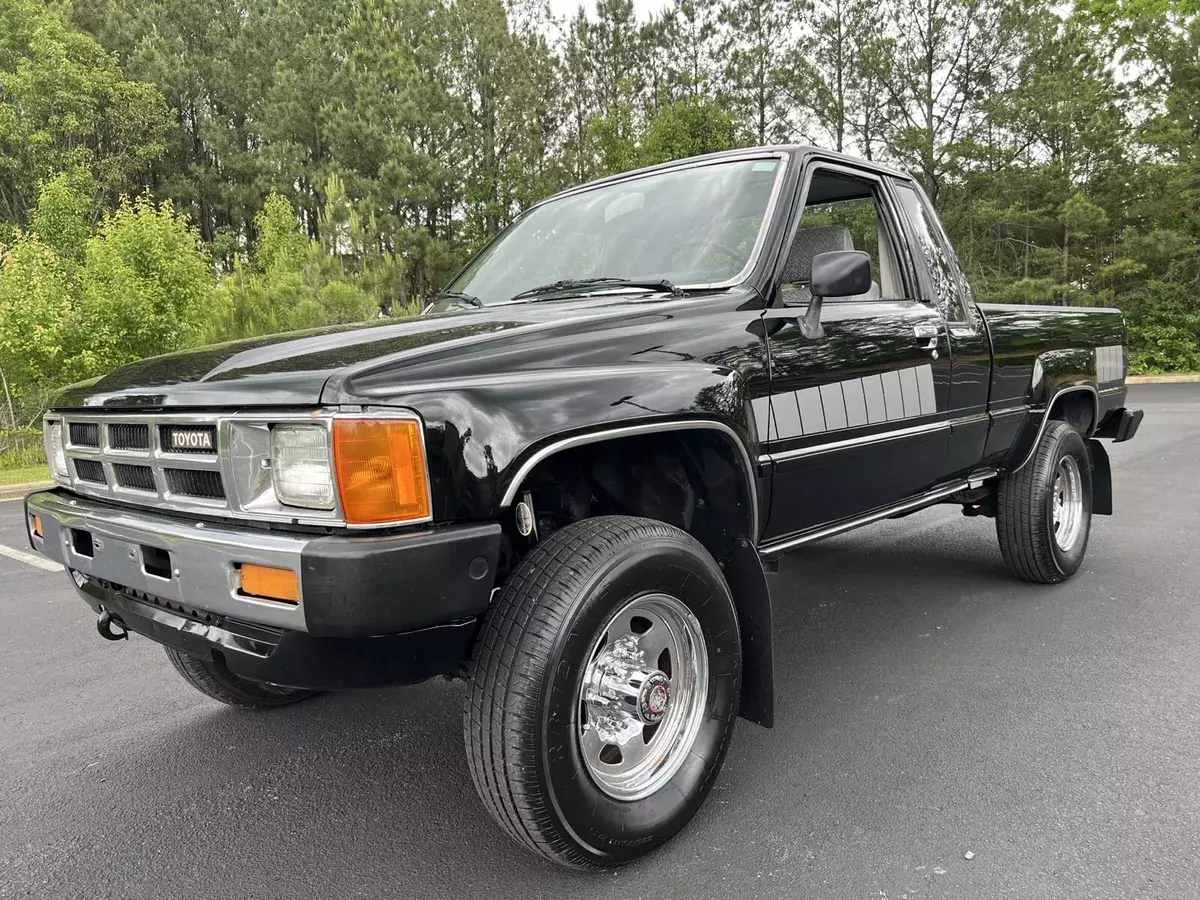1985 Toyota Pickup Pickup Black XTRACAB RN66 SR5 1985 Toyota Pickup XTRACAB RN66 SR5