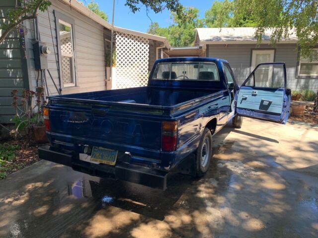 1985 Toyota Pickup 1 TON LONG BED RN55 - photo 2